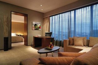 酒店服務(wù)員透露 情侶住宿，‘先別開燈’用手機(jī)輕松‘排雷’